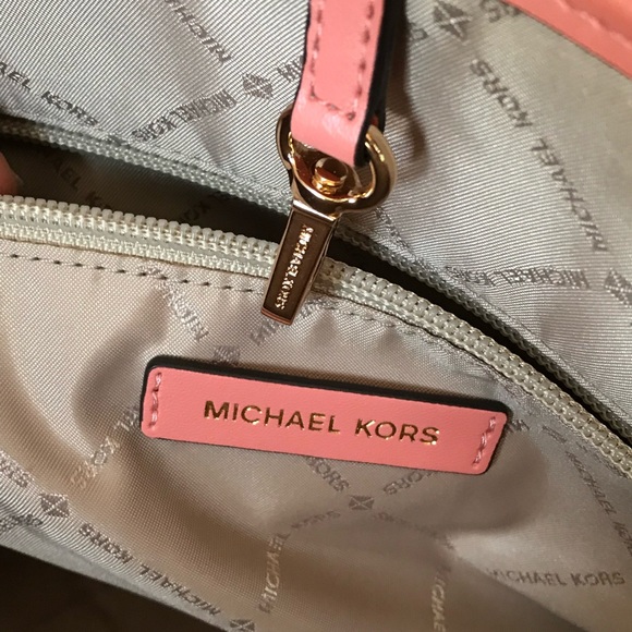 🌼Michael Kors Purse - Picture 10 of 13